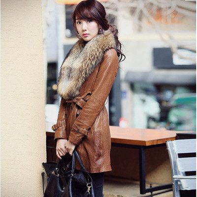 2012秋冬女装修身奢华貉子毛领皮衣 中长款加棉洗水皮大衣的时尚魅力